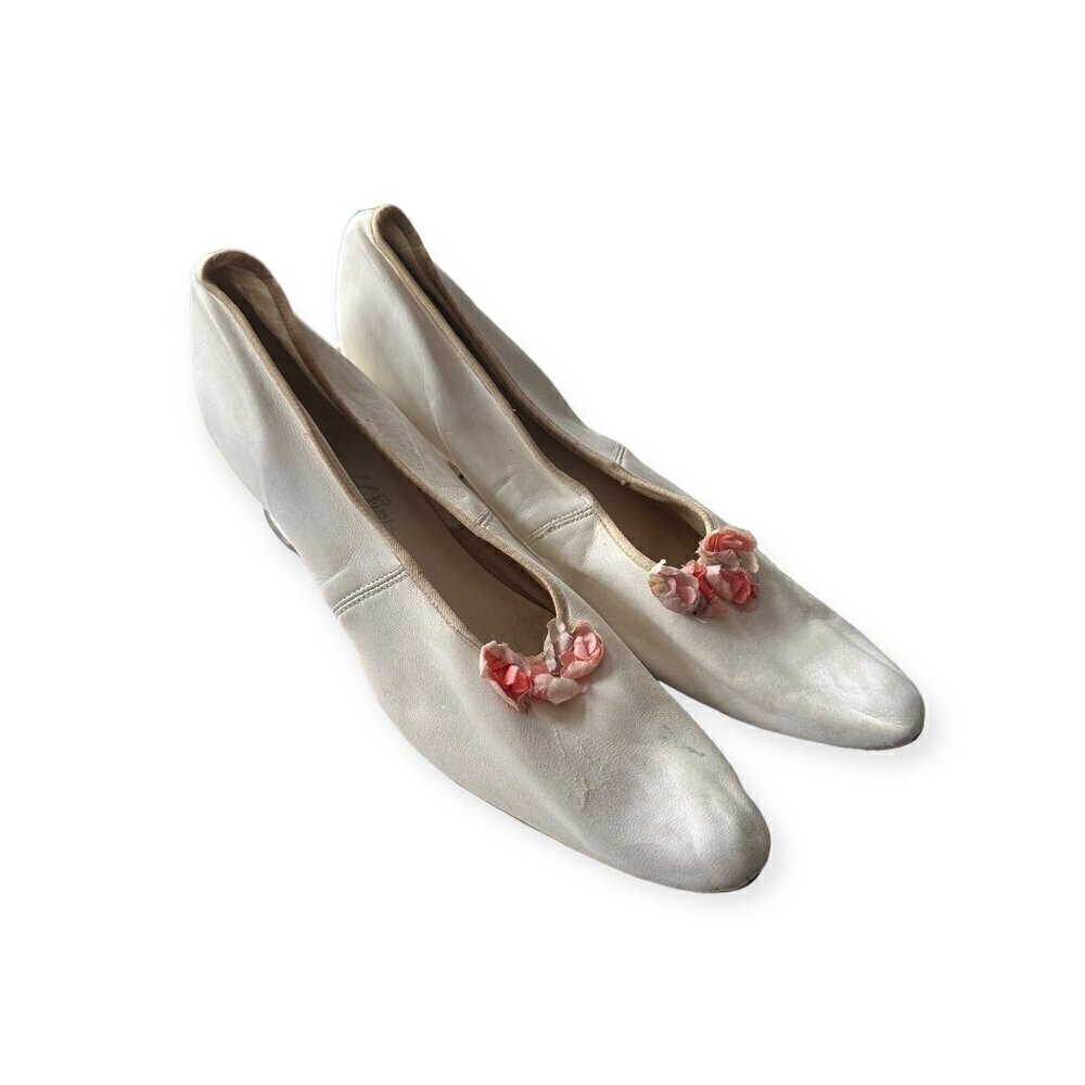 Vintage Victorian/Edwardian White Pumps with Floral Decoration, Gimbel Brothers - Picture 15 of 15